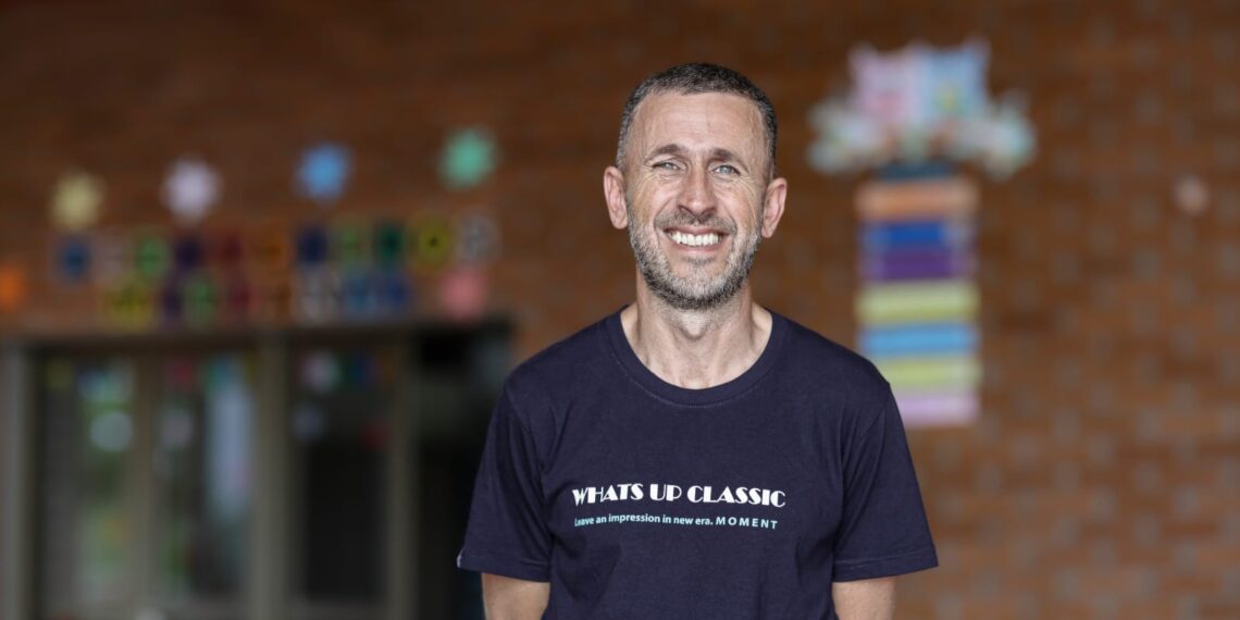 El misionero Lucas Vogel es finalista del Gems Education Global Teacher Prize, un premio considerado como “el nobel de la educación”