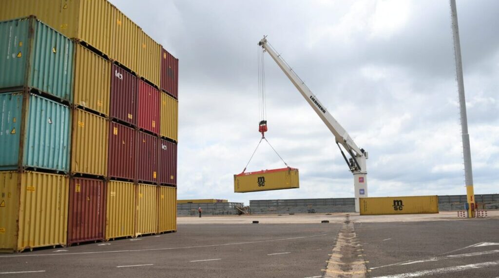 Con destino a Asia, EEUU y Europa, el puerto de Posadas envió su primera carga del año