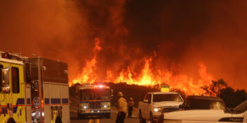 Incendio en Los Ángeles: ya son 16 las muertes y más de 14.000 bomberos luchan para que el fuego no llegue a los puntos más emblemáticos