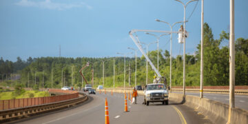 Renuevan por completo el sistema lumínico del puente Yabebiry