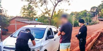 Embistió a una joven con su vehículo y se fugó: la Policía lo rastreó y lo detuvo