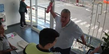 Detienen a periodista por agresiones y amenazas a agentes de tránsito