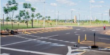 Realizan tareas de ingeniería vial en la costanera