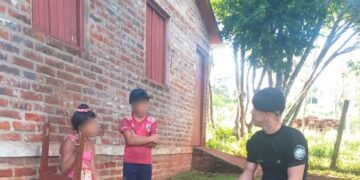 Rescataron a dos niños que estaban solos en su casa sin agua ni comida en Oberá