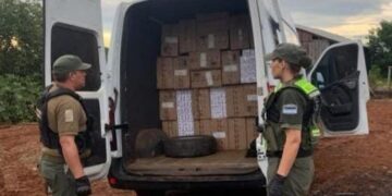 Hallaron el vehículo robado en Dos Hermanas: Fue secuestrado abarrotado de cigarrillos