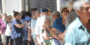 El Gobierno oficializó el bono de $70.000 de Anses para jubilados en marzo: a quiénes les corresponde