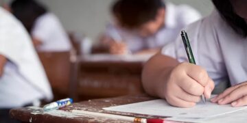 La brecha socioeconómica entre las escuelas públicas y privadas se profundizó en la Argentina