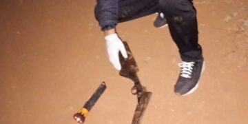 La Policía capturó a un hombre acusado de homicidio en Pozo Azul y secuestró el arma que habría utilizado