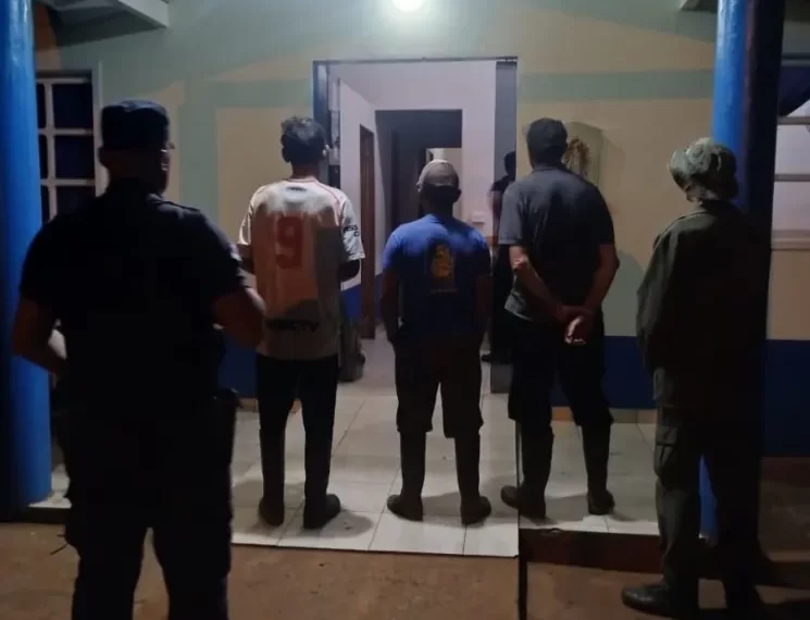 Detienen a tres cazadores furtivos armados: tenían un oso melero faenado
