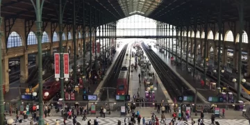 Una bomba de la Segunda Guerra Mundial paraliza todos los trenes de París a Londres y el norte de Francia