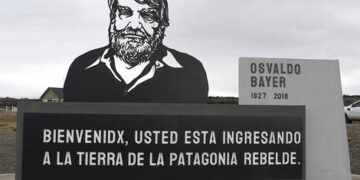 Santa Cruz: polémica por la demolición de un monumento a Osvaldo Bayer, autor de “La Patagonia rebelde”