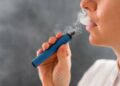 Crece el consumo de cigarrillo electrónico en jóvenes: influencers en la mira y el mito del bajo riesgo