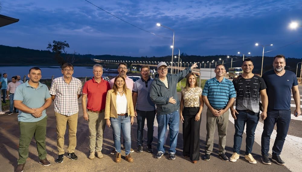 Passalacqua inauguró el nuevo sistema lumínico del Puente Yabebirí