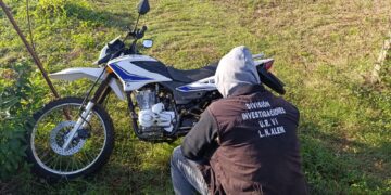 Tras robar una moto despistó en la ruta y terminó internado: su cómplice había abandonado otro rodado que fue recuperado