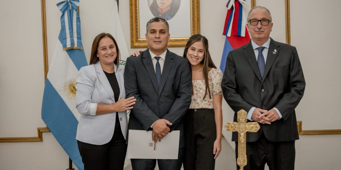 Passalacqua tomó juramento y puso en funciones a Roberto Padilla como nuevo Secretario de Estado de Prevención de Adicciones y Control de Drogas en Misiones