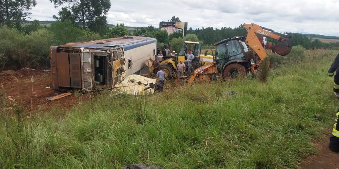 San José: 7 fallecidos y varios heridos en despiste y vuelco de colectivo que trasladaba a un grupo de trabajadores forestales