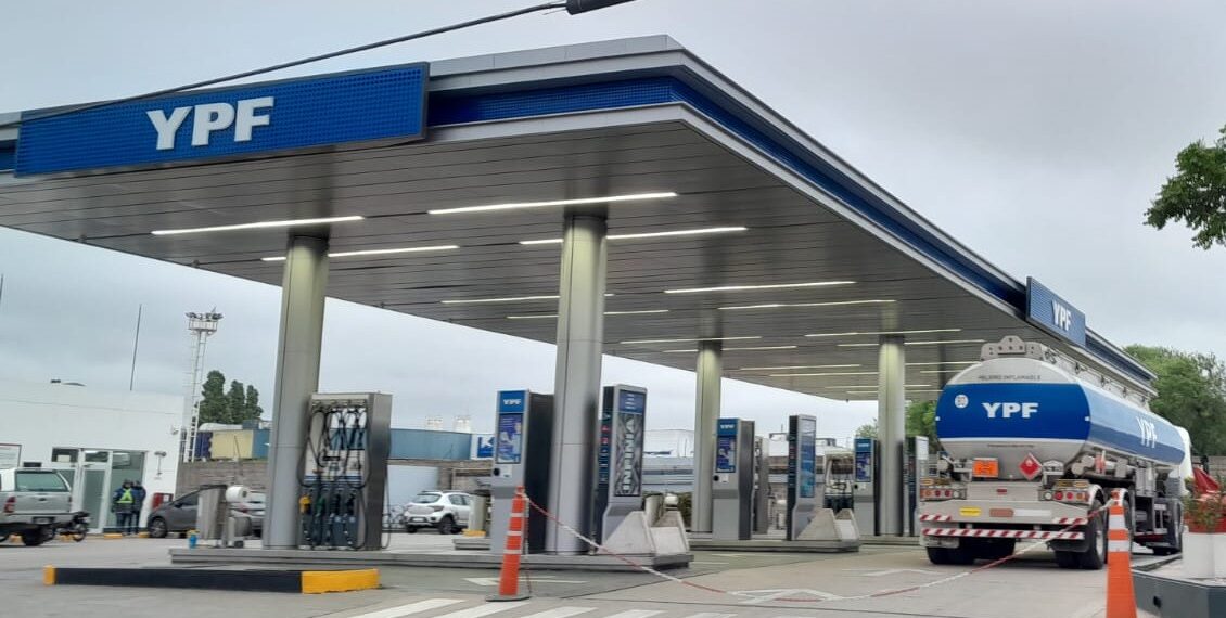 YPF anunció que baja 4% el precio de los combustibles a partir del 1 de mayo