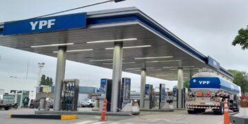 YPF anunció que baja 4% el precio de los combustibles a partir del 1 de mayo