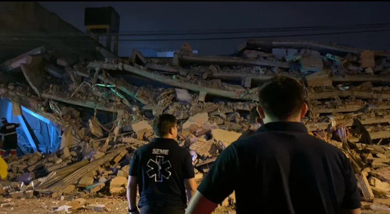 Encarnación: se derrumbó un edificio en obras dejando a dos personas atrapadas