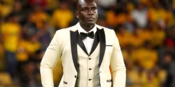 Copa Libertadores: el DT de Barcelona de Ecuador que llama la atención con sus outfits