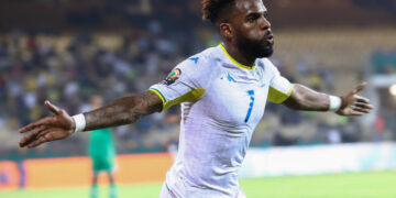 Conmoción en el fútbol: Boupendza, delantero de la selección de Gabón, falleció al caer de un decimoprimer piso