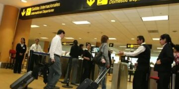 En el primer cuatrimestre casi 6 millones de argentinos viajaron al exterior