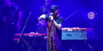 Polémica con Andrés Calamaro en Colombia: el público lo abucheó por celebrar las corridas de toros y abandonó el escenario