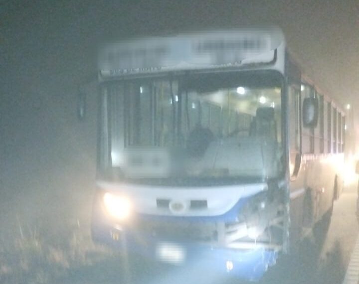Dos fallecidos en choque entre una moto y un colectivo