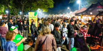 Con más de 60 emprendedores y mucho público, Villa Sarita brilló