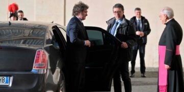Milei viajará a la ceremonia de asunción del papa León XIV