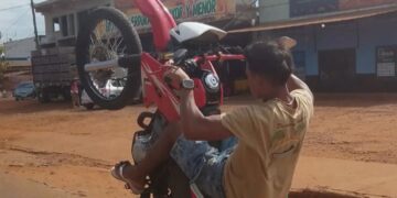 Iguazú: realizaba maniobras peligrosas con una moto robada y terminó tras las rejas