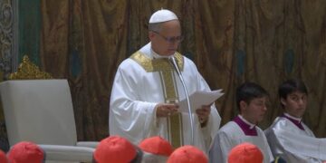 En su primera homilía, el papa León XIV citó palabras de Francisco y pidió tomar a Jesús como modelo