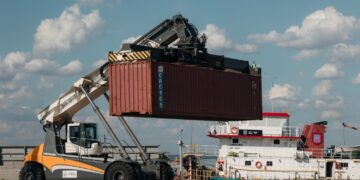 Partió desde el puerto de Posadas un cargamento récord de productos forestales hacia Europa y Asia