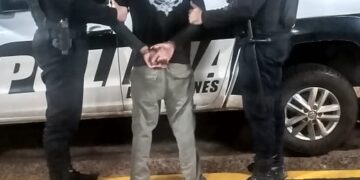 Violó la perimetral y entró a robar a la casa de su mamá: la Policía lo encontró dormido en el sillón
