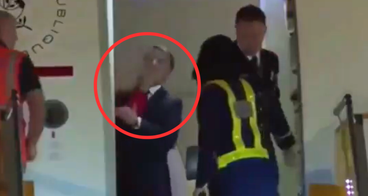 Francia: conmoción por un video en el que se ve a la primera dama abofetear a Macron