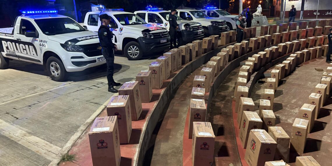 La Policía dio el mayor golpe al contrabando en Misiones: 400 millones en cigarrillos, dos detenidos y tres vehículos secuestrados