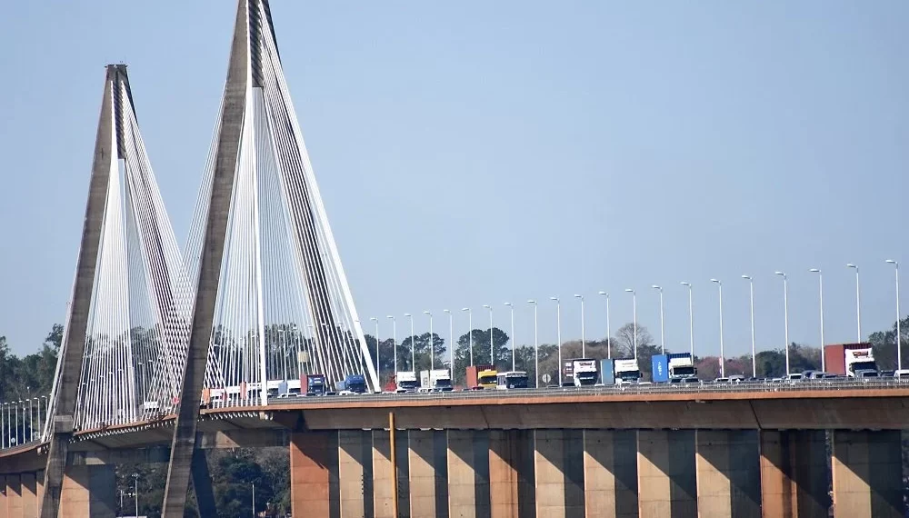 Persecución y disparos en el Puente: buscan en Posadas un vehículo paraguayo que eludió los controles