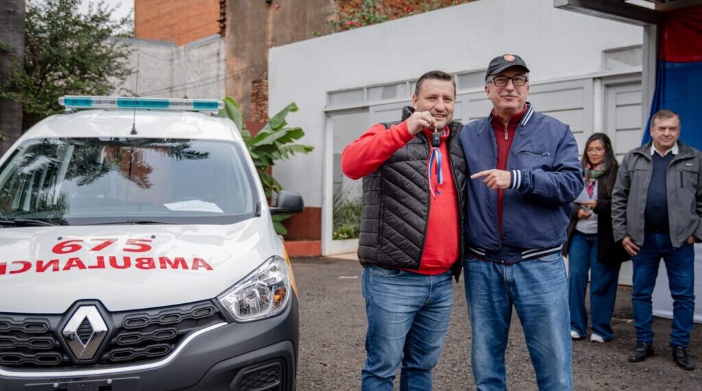 Passalacqua entregó ambulancias y equipamiento médico para centros asistenciales de la provincia