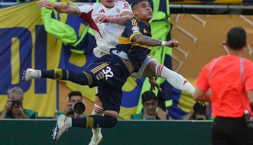 Boca no pudo sostener la ventaja y empató 2-2 con Benfica en su debut en el Mundial de Clubes