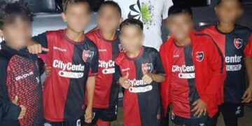 Polémica en Rosario: Newell’s sancionó a seis niños de las inferiores tras fotografiarse con un jugador de Central