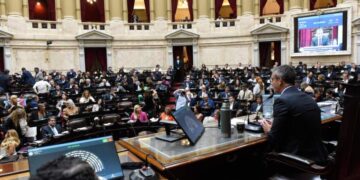 Diputados aprobó un aumento del 7,2% de las jubilaciones, una suba del bono a $110 mil y la restitución de la moratoria