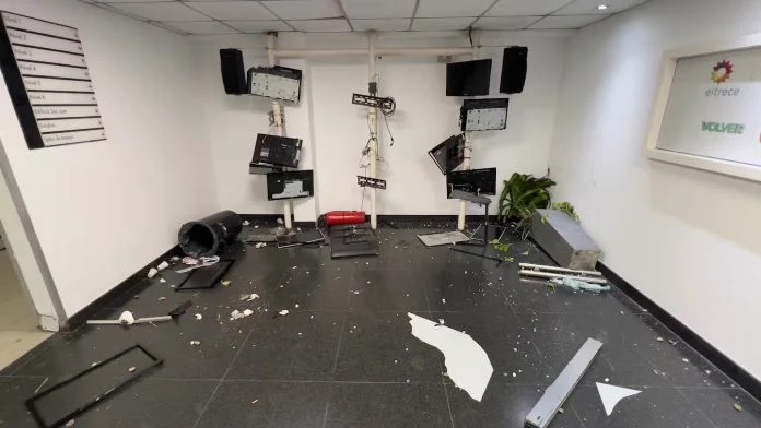 Militantes kirchneristas irrumpieron en el edificio de TN y Canal 13 tras la condena a Cristina Kirchner