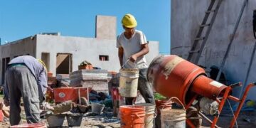 La construcción repuntó 5,1% mensual en abril y anotó su mayor alza en casi un año