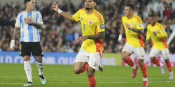 A pesar de quedar con diez hombres, Argentina empató 1-1 ante Colombia por las Eliminatorias