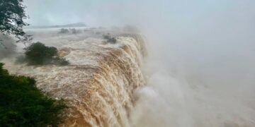 Paisaje único: Cataratas luce sus saltos con mayor caudal del habitual