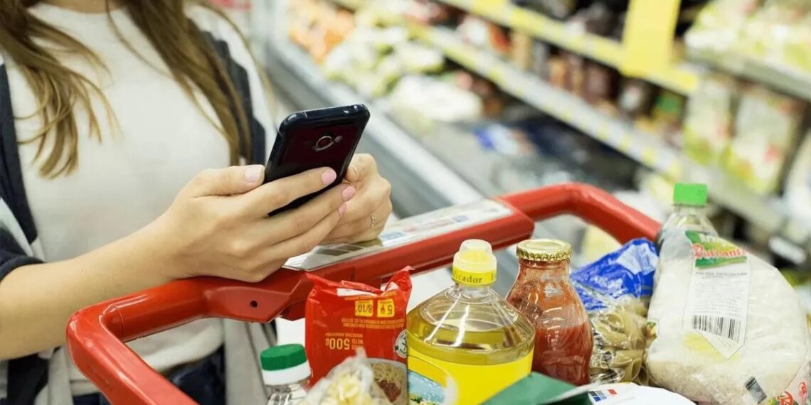 Canasta básica: una familia necesitó más de $1.128.398 para no ser pobre en junio