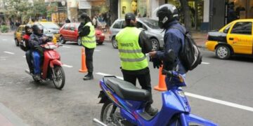 Proponen incorporar un código QR obligatorio en chalecos de motociclistas