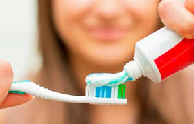 ANMAT prohibió un dentífrico por producir daños en la boca: qué marca no hay que comprar
