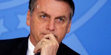 Jair Bolsonaro deberá usar una tobillera electrónica y tiene prohibido usar redes sociales