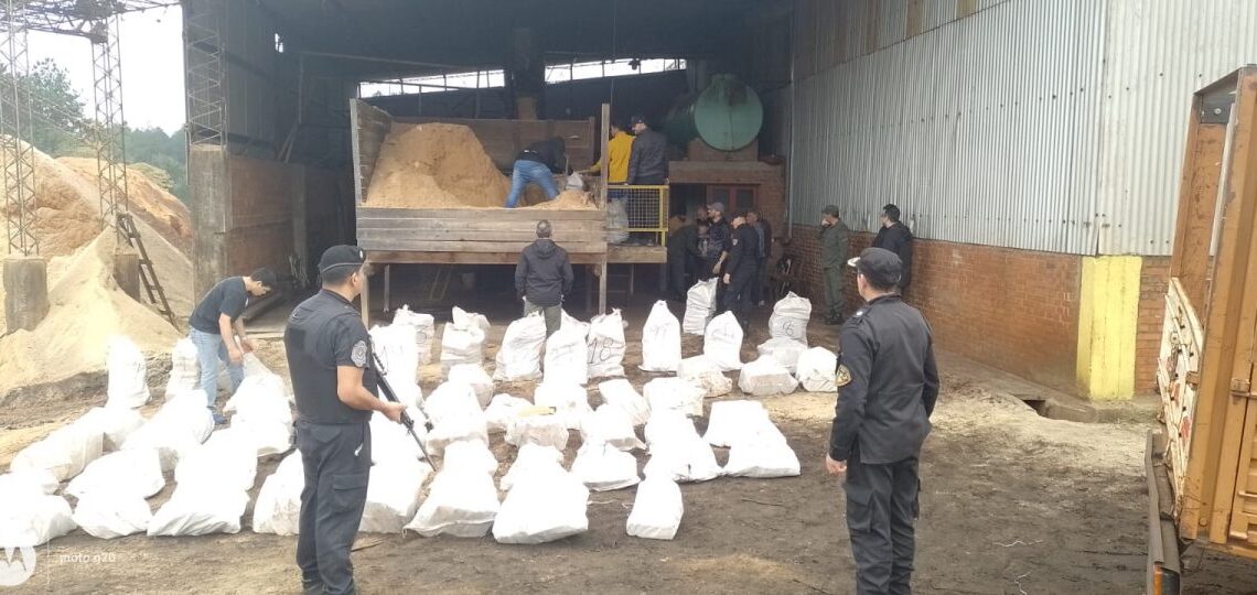 Incineraron casi 2.400 kilos de marihuana incautada en operativos federales